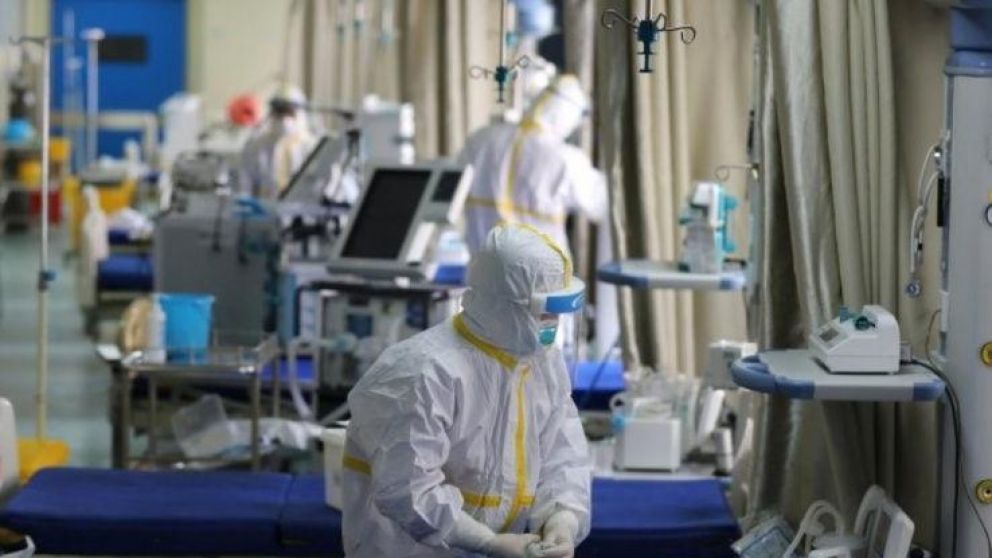 El Gobierno otorgará un plus a los trabajadores del sistema de Salud de $30.000 sujeto a presentismo