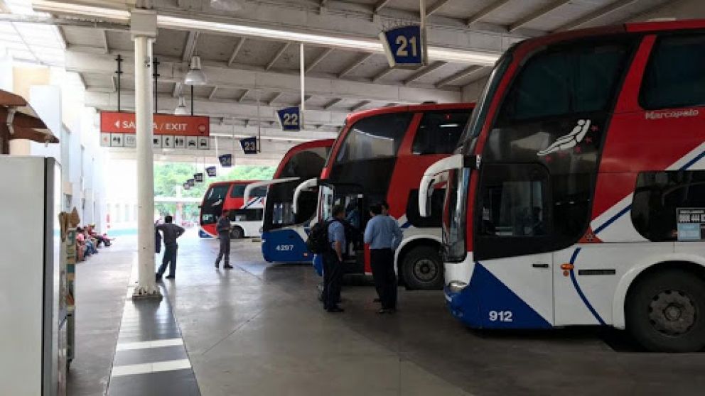 Deberán devolver o reprogramar pasajes de micros, trenes o aviones