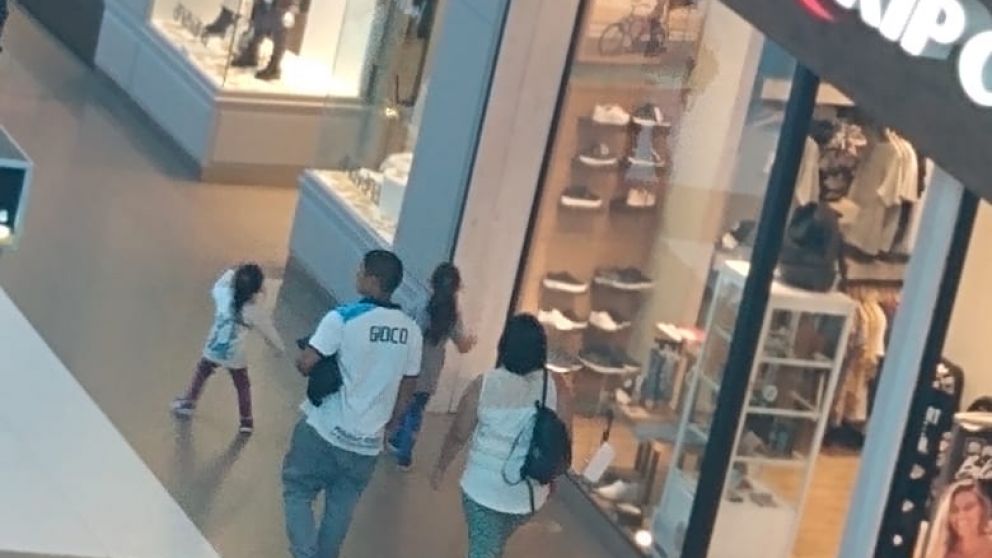 Hay menos movimiento, pero mucha gente va a los shoppings con sus hijos