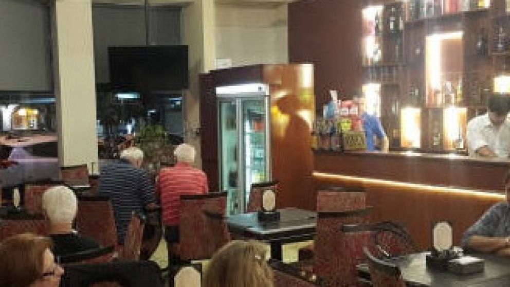 la crisis gastronómica amenaza el empleo en CABA