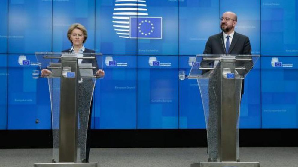 Von der Leyen y Michel, las autoridades europeas que fustigaron la medida de Trump