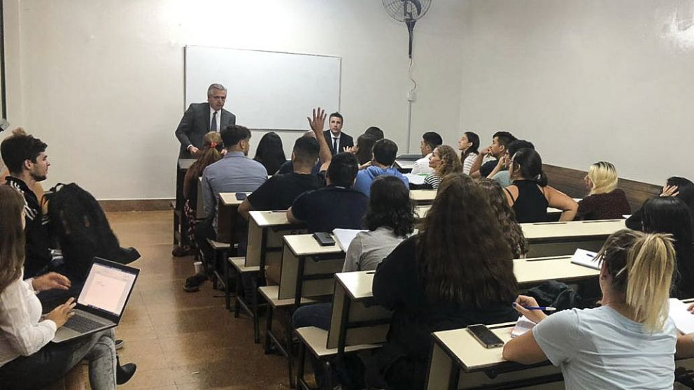 El Presidente dio clase en la Facultad de Derecho (UBA)