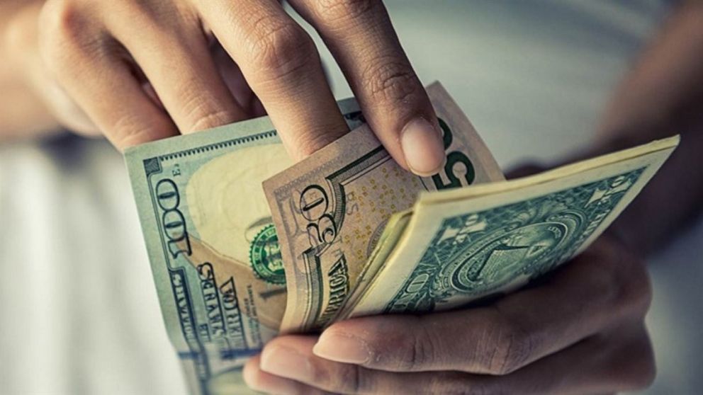 Bajó el dólar tras cuatro subas consecutivas