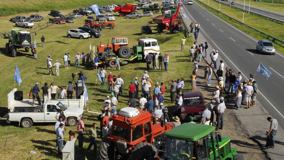 Arrancó el paro del campo pero hubo ingreso de hacienda y de granos a puertos
