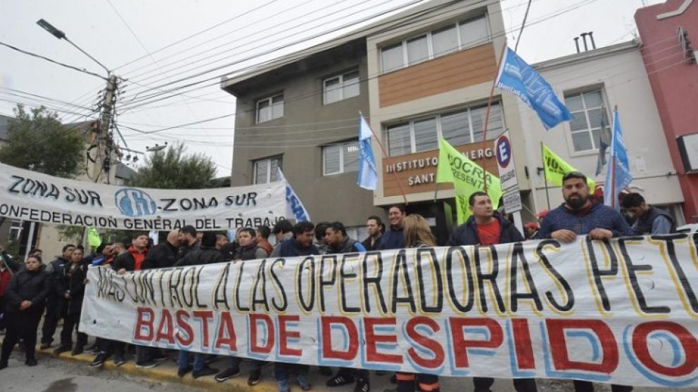 La CGT Zona Sur de Santa Cruz reclamando en el ingreso al Instituto de Energía