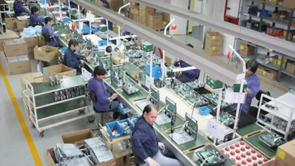 El coronavirus golpea a las fábricas argentinas