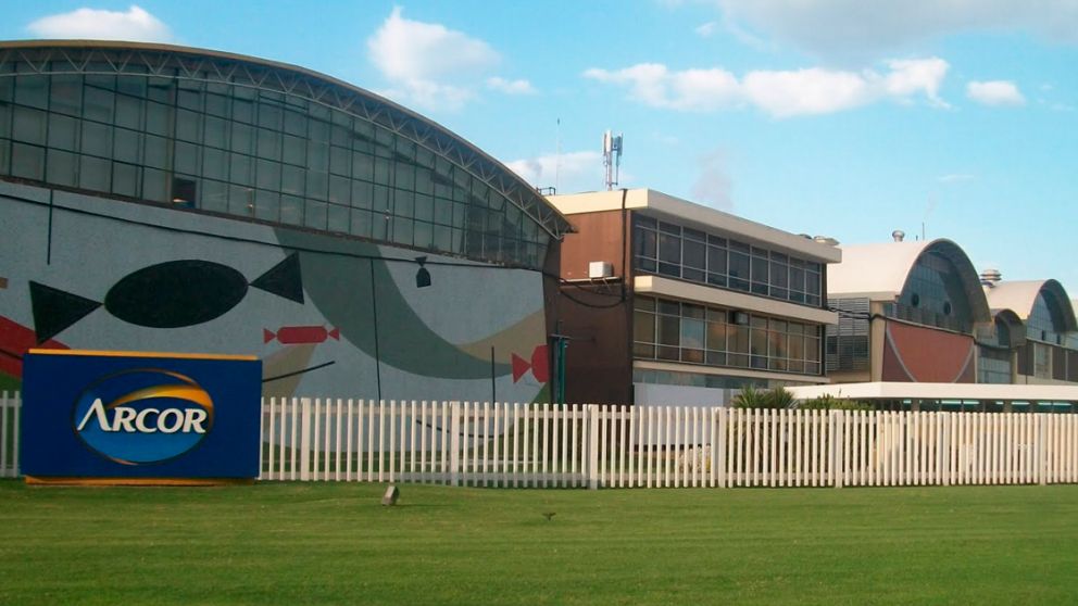 Arcor cierra una planta por un mes