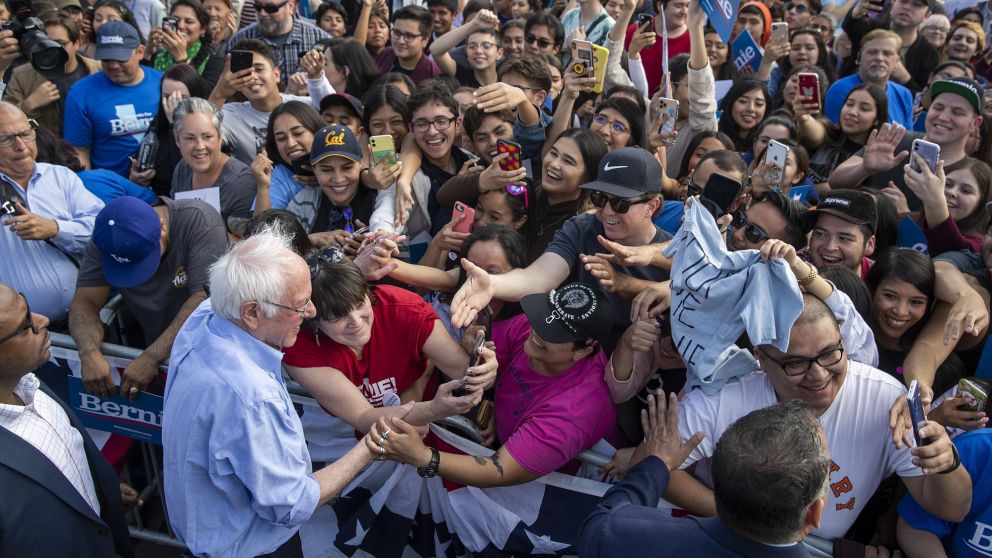 Los votantes latinos estarían inclinándose por Sanders