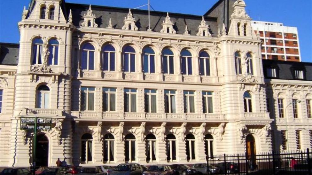 Gremios y funcionarios se reunirán en el Palacio Pizzurno