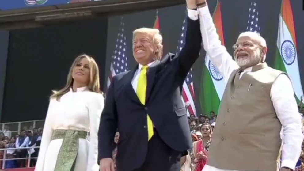 Un Trump exultante inició ayer su primera visita oficial a la India