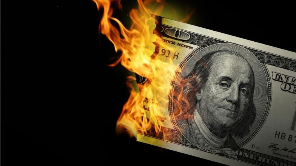 El dólar hoy se tomó un respiro y el precio del blue cerró en 77,8 pesos