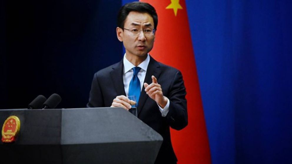 Geng Shuang dió una rueda de prensa en línea