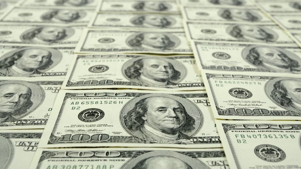El dólar minorista cerró en $63,05 para la venta