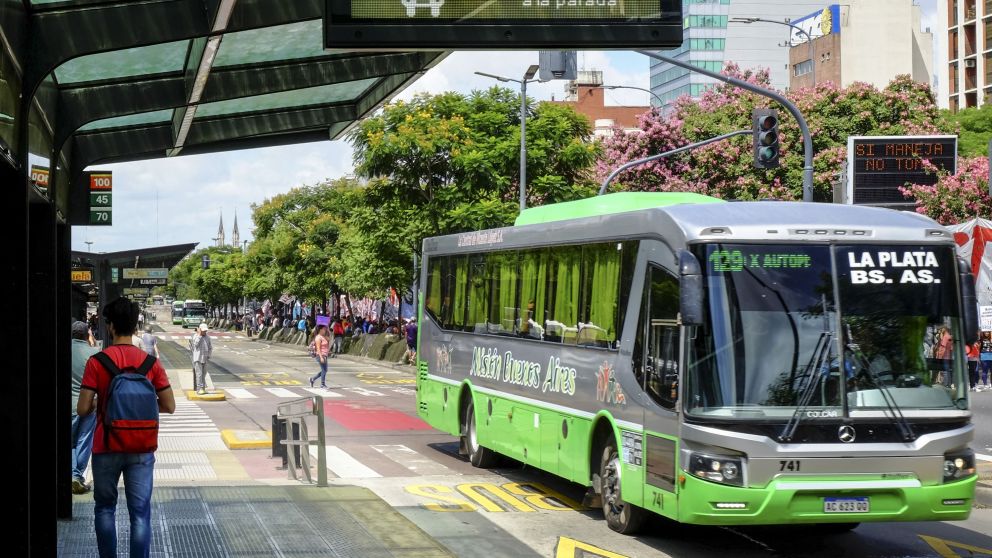 CNRT sancionará a las empresas de colectivos que realizan el paro