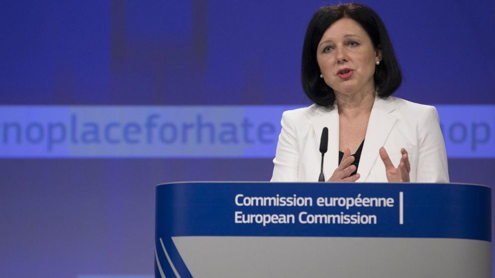 Vera Jourova, de la UE