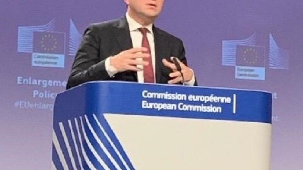 El comisario de Ampliación, Olivér Várhelyi, encargado de explicar los cambios