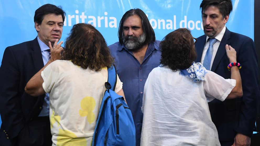 Moroni y Trotta junto a los referentes sindicales