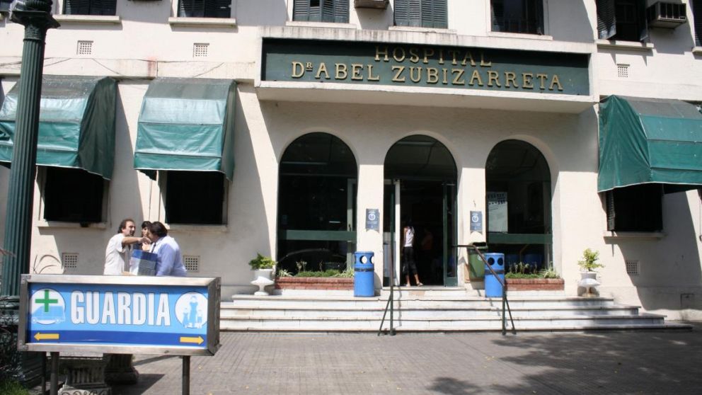 El hombre de 28 años ingresó a la guardia del hospital este mediodía con síntomas del virus