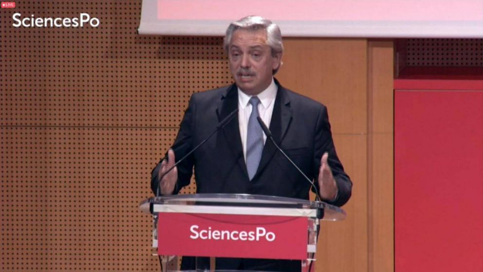 Alberto señaló que el Gobierno cuenta con un plan para enfrentar la deuda