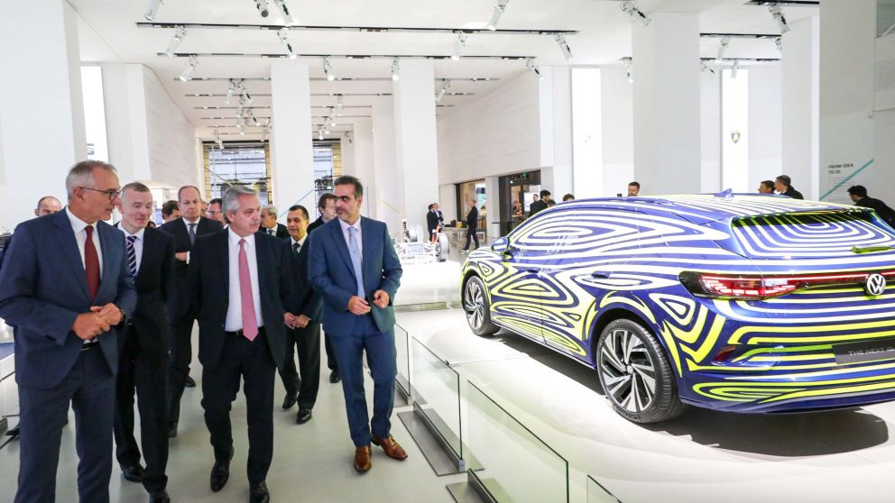 El Presidente recorrió el Forum Drive antes de partir a Madrid