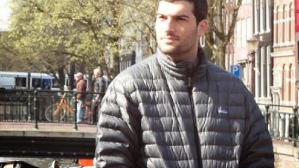 En la oficina de Sbarra está el sobre, detrás de un cajón