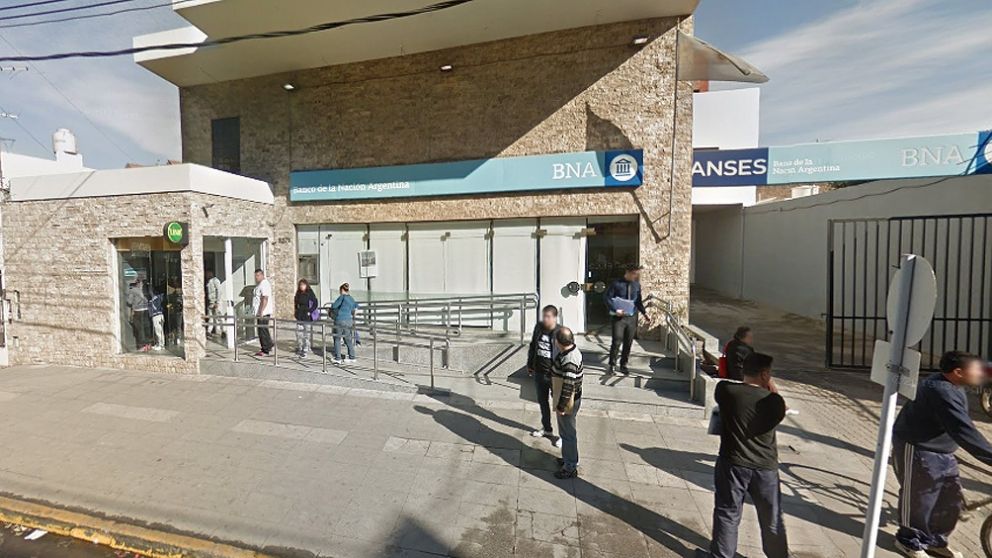 El empleado falleció en medio de un tiroteo cuando el grupo comando que entró a robar al lugar abrió fuego en el sector de cajas