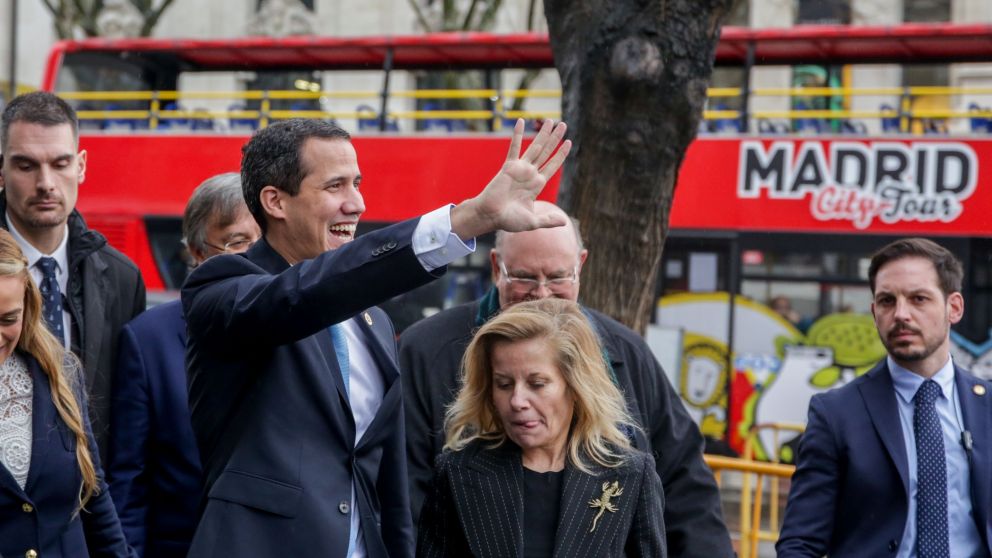 Guaidó dejó su país de forma clandestina