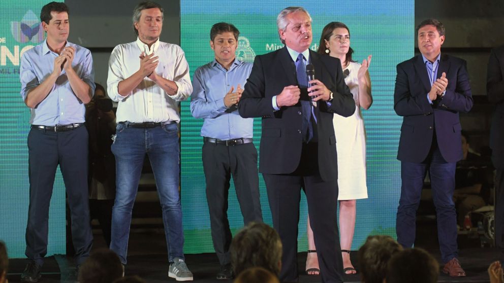 El jefe de Estado con Kicillof, funcionarios y legisladores