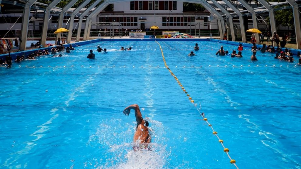 Piscinas porteñas: chapuzón de verano