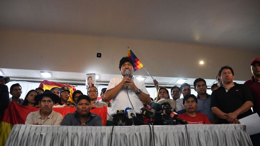 Evo realizó el anuncio en el centro porteño