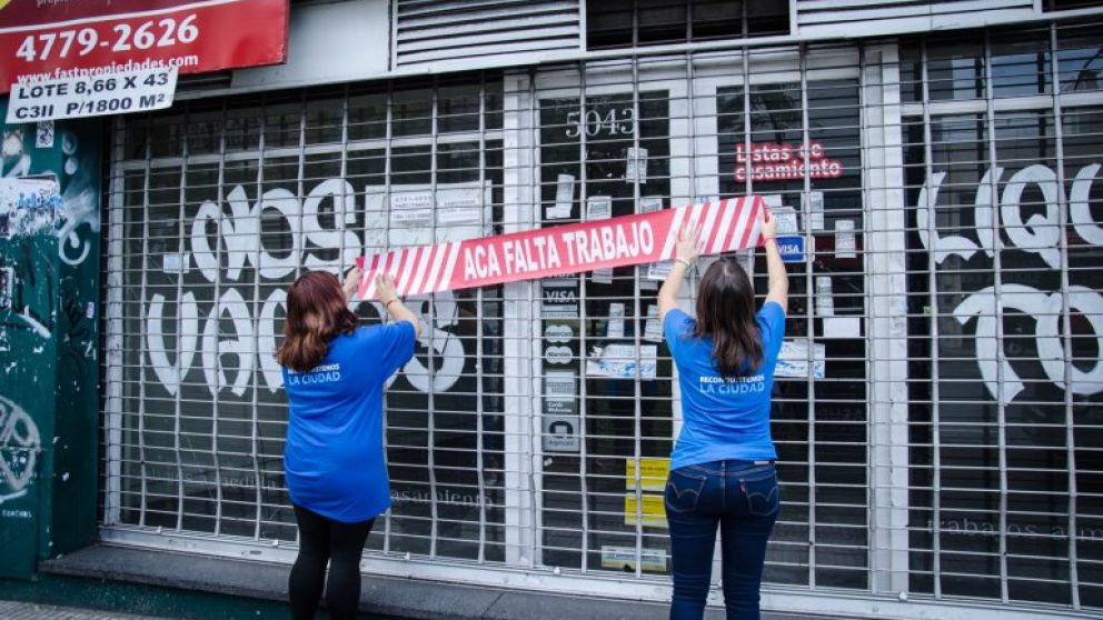 La baja del salario real, junto con el ajuste, provocaron un fuerte descenso del consumo