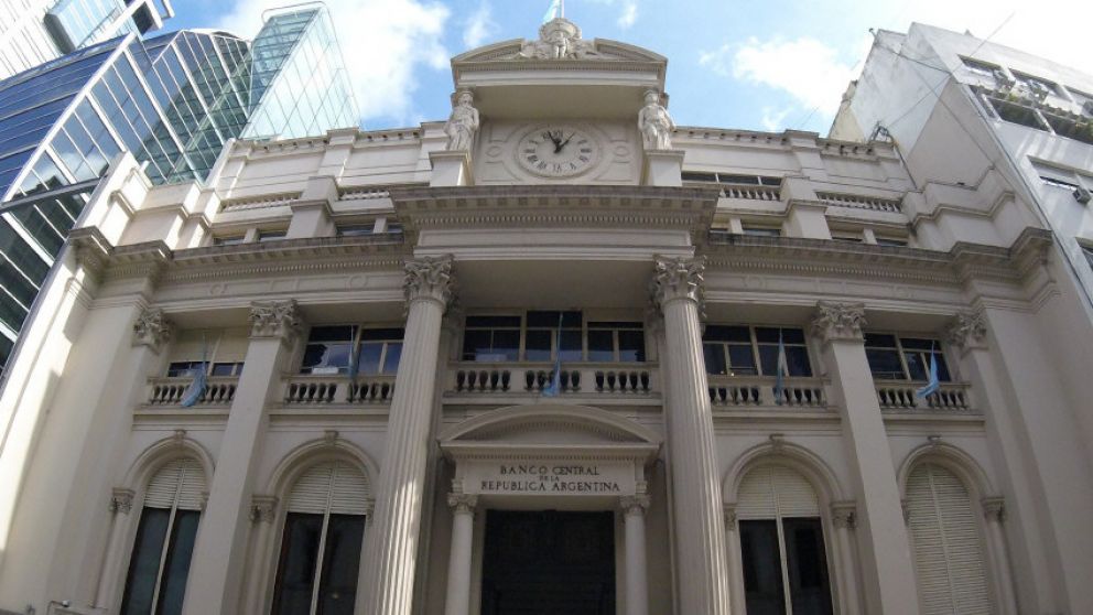 El 25,7% de los depósitos en dólares salieron del sistema después de las PASO