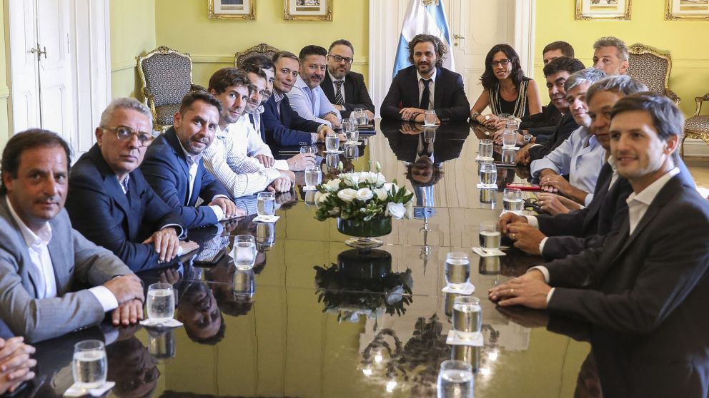 Cafiero, Kulfas y Español instruyeron a intendentes