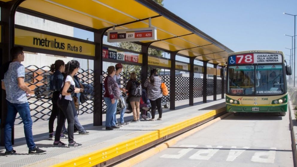 Metrobus: el Gobierno dio de baja el emblema macrista