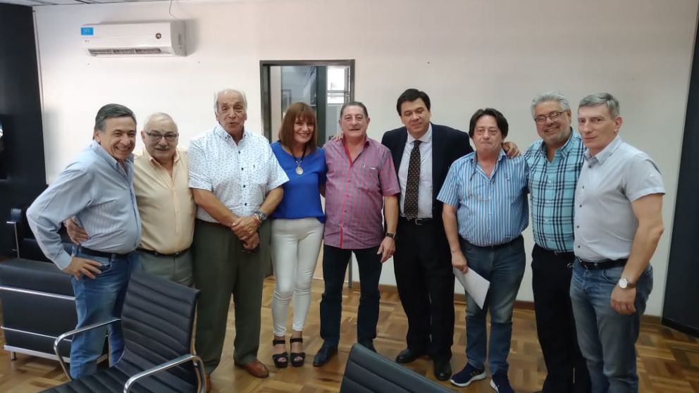 Taxistas reiteran preocupación por las aplicaciones digitales