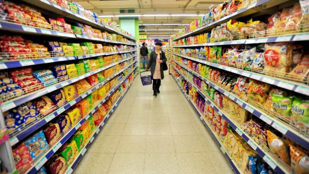 El consumo en híper cayó más de 7% en 2019 y en súper chinos llegó a 12,7%
