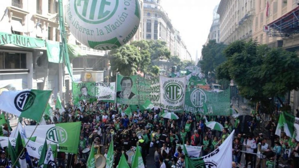 Estatales piden el mismo aumento que para privados