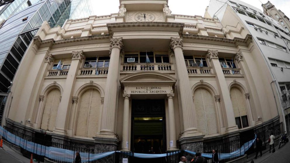 El Gobierno toma US$1.326 millones del Central para pagar deuda en dólares, mediante letras intransferibles