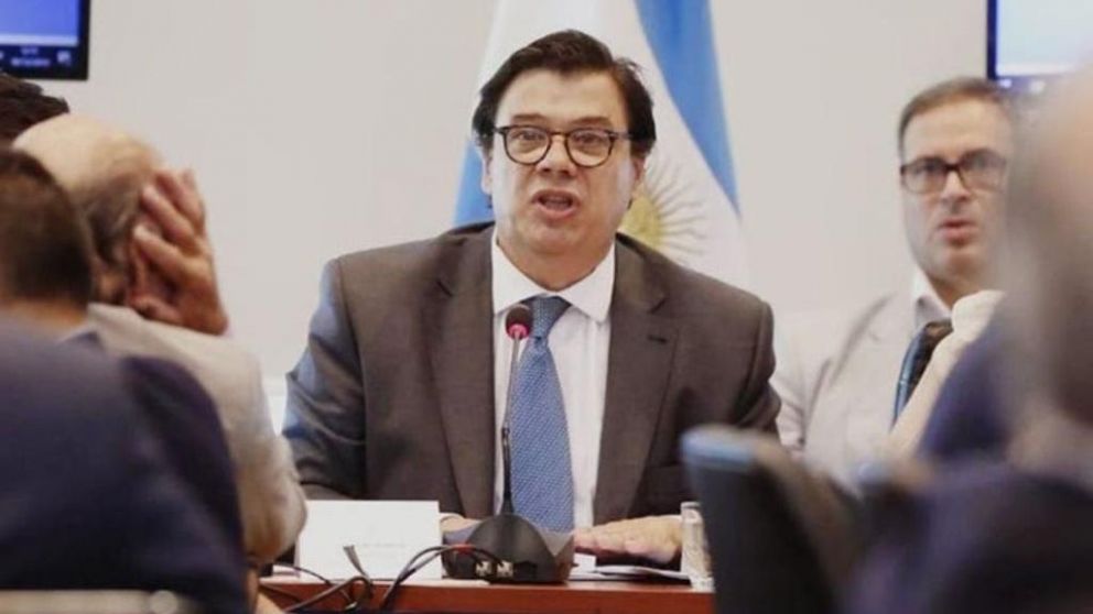 Moroni, sobre el aumento salarial por decreto: "Lo que hacemos es subir el piso de las paritarias para el mes de enero"