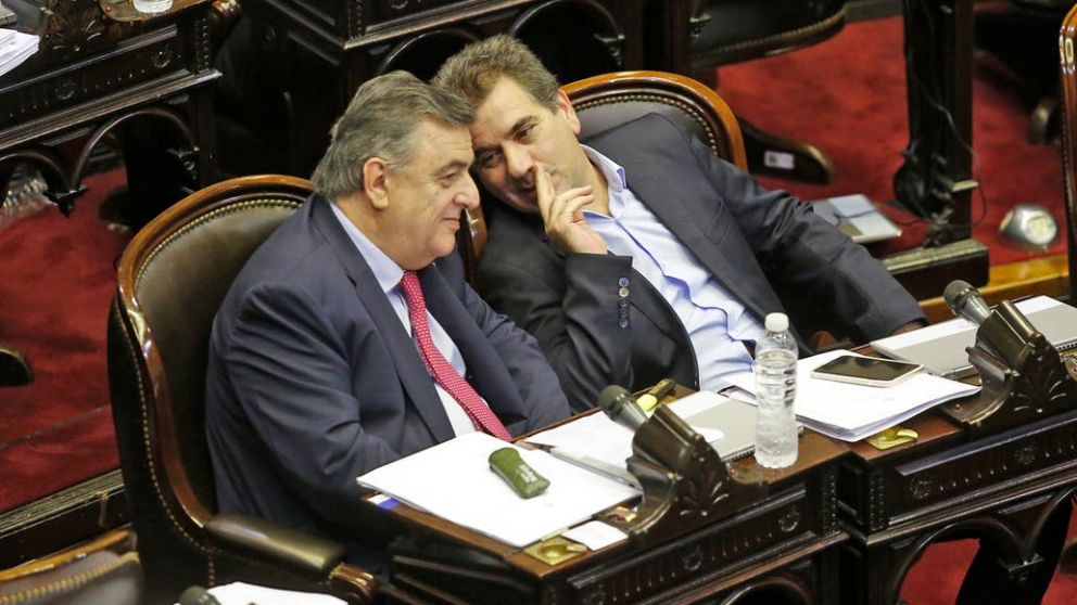 Negri y Ritondo lograron pasar el primer examen y esperan que no haya más fugas