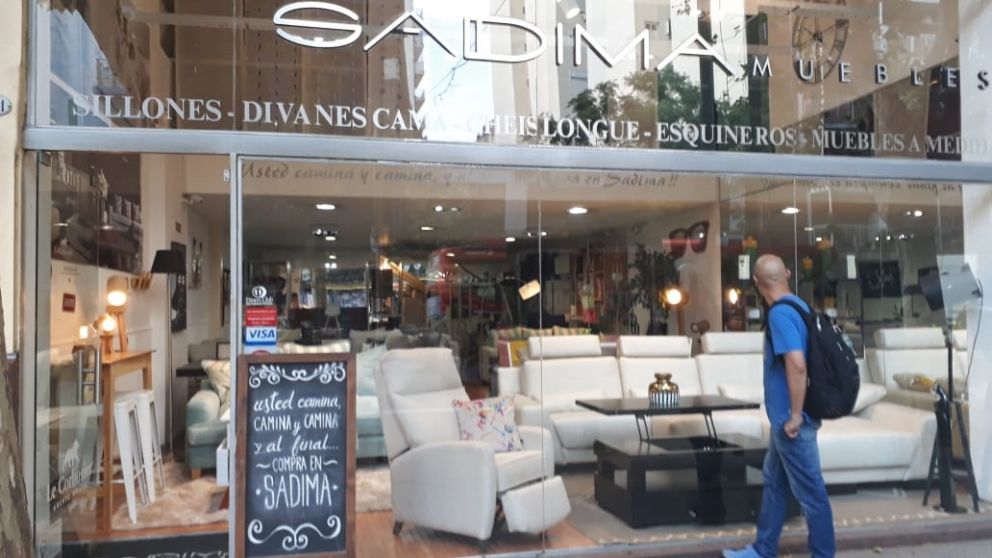 Hay 152 muebler�as y m�s del 10% de locales vac�os en diez cuadras 