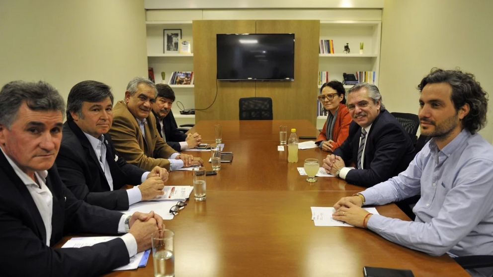 Fernández había recibido al campo antes de las generales