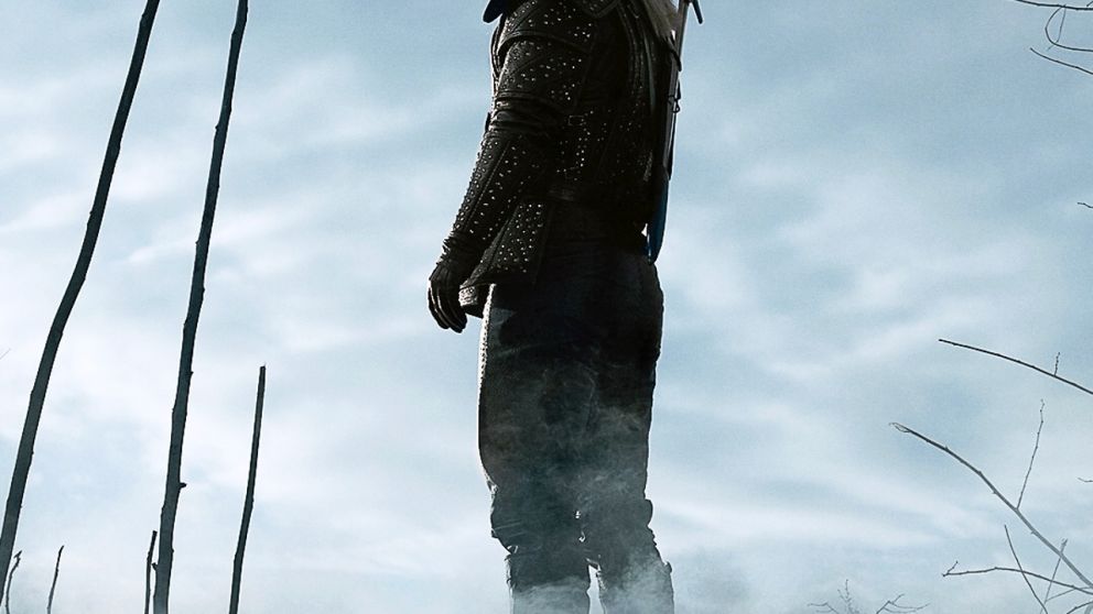 Henry Cavill deja por un rato la capa de Superman y se mete en la piel de un cazador de monstruos