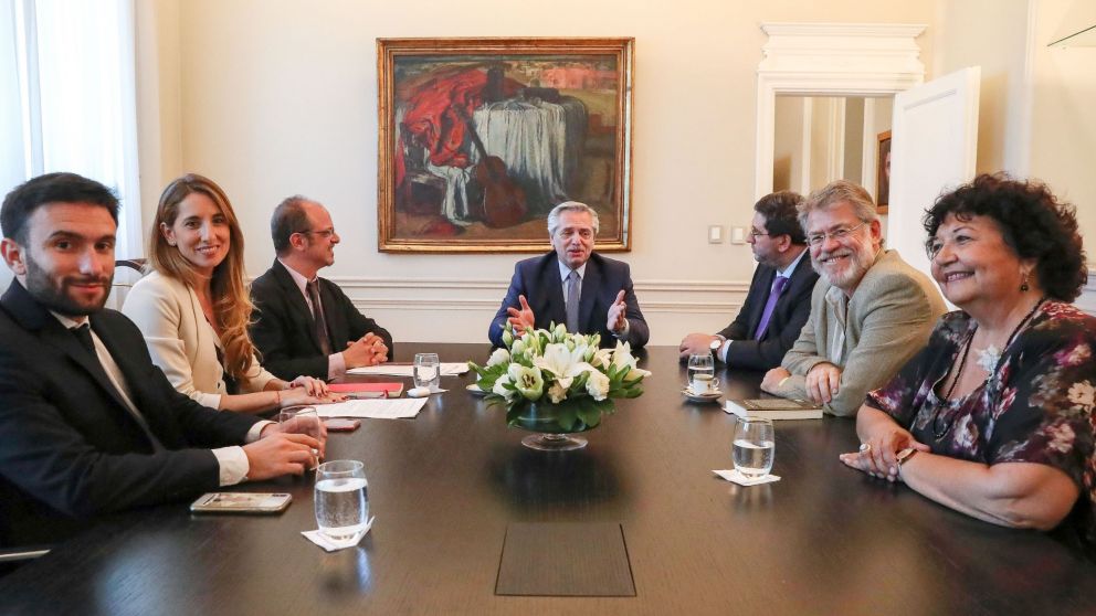 Alberto Fernández recibió al equipo de asesores esta tarde en Casa Rosada