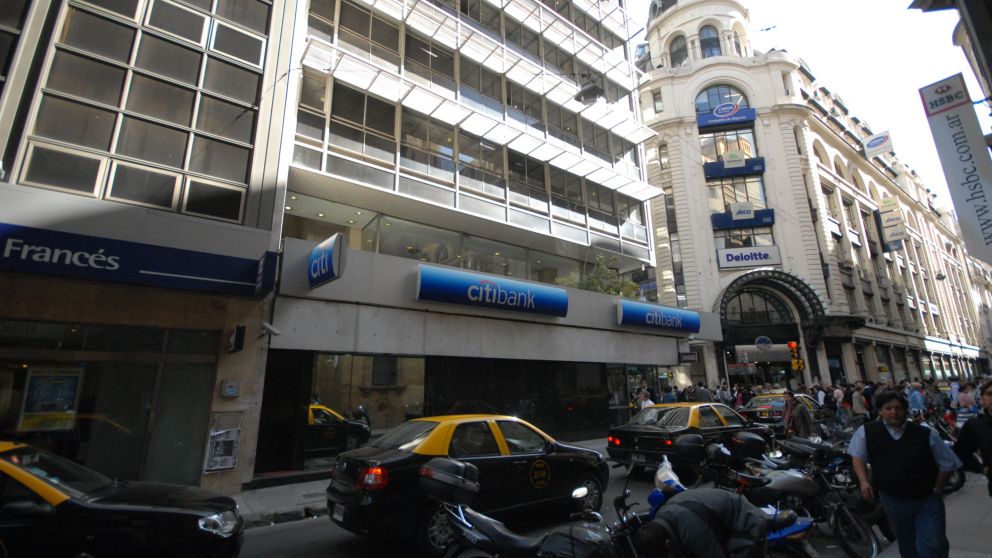 Grandes bancos recomiendan tres escenarios posibles