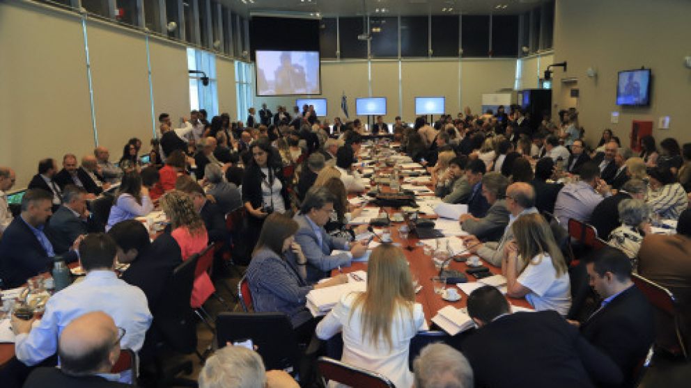 El oficialismo logró el dictamen de mayoría tras una ardua jornada de negociaciones