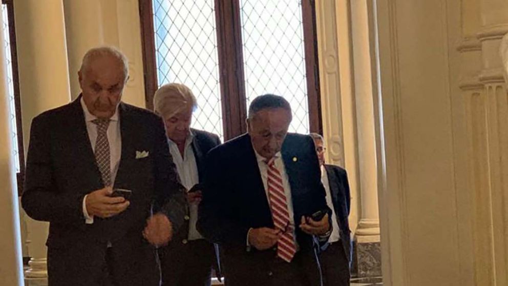 Titulares de la UIA llegando al encuentro