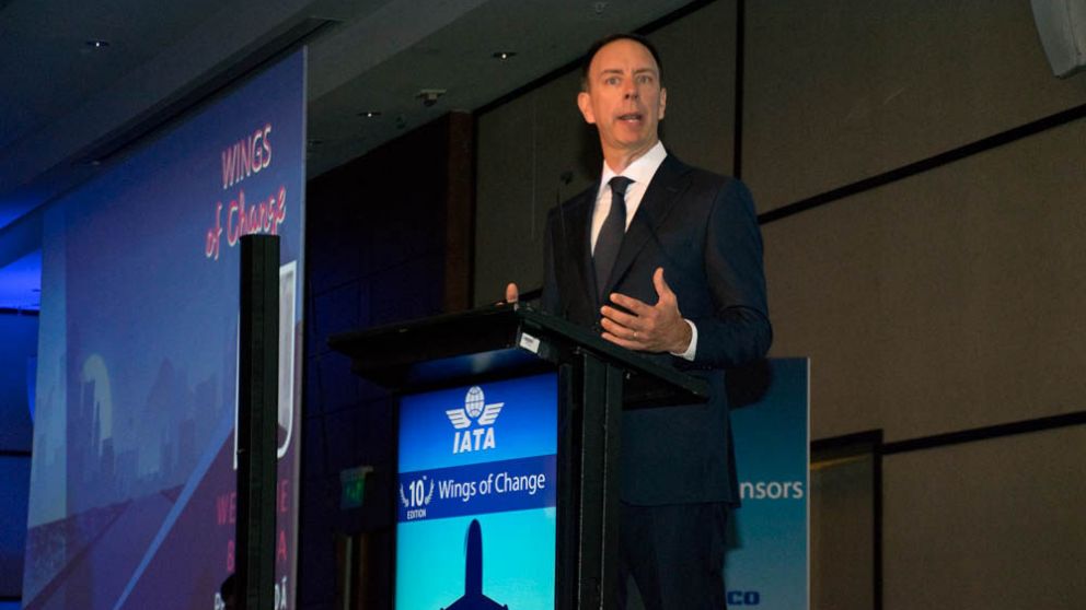 Peter Cerda: "Más impuestos reducirán el tráfico internacional"