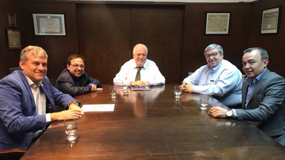 "Estamos comprometidos en sostener la decisión del Gobierno que busca aliviar el esfuerzo de quienes necesitan adquirir medicamentos", sostuvo Lombardo.