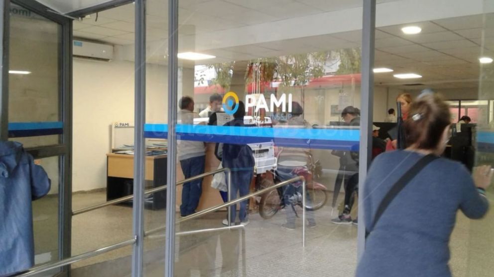 Los centros de salud atienden las situaciones más complejas con menos fondos para hacer frente a los costos